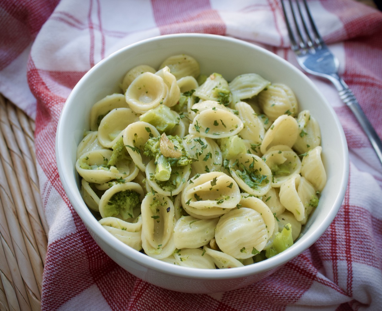 Easy Garlic and Broccoli Pasta
